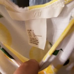 H&M Tops - H&M Large White Lemon Print Tank Top H&M Tops - H&M Large White Lemon Print Tank Top